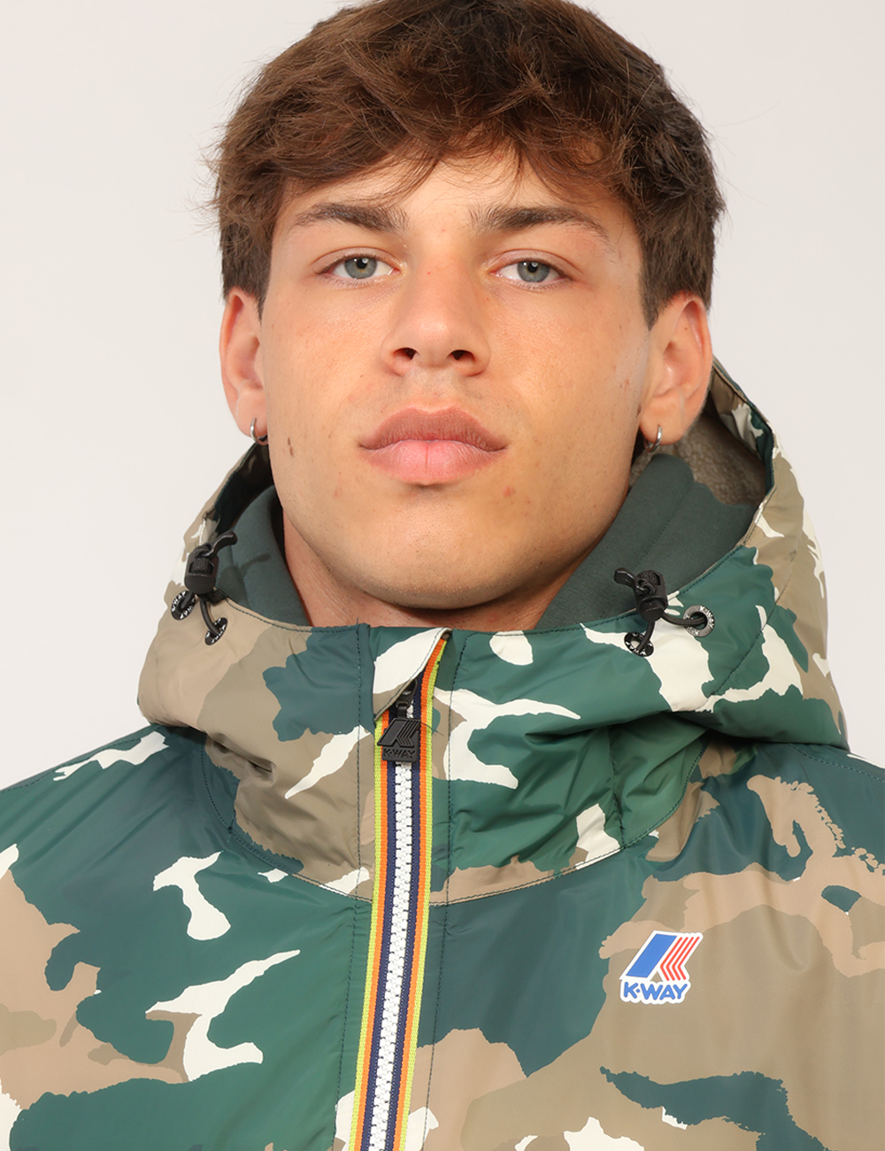K8144NW-P-CC_VERDE_AI26_6 Piumino K-Way Verde tg.L - Piumino K-WAY Verde da uomoIl Piumino K-WAY Verde da uomo è pensato per chi desidera un capo che