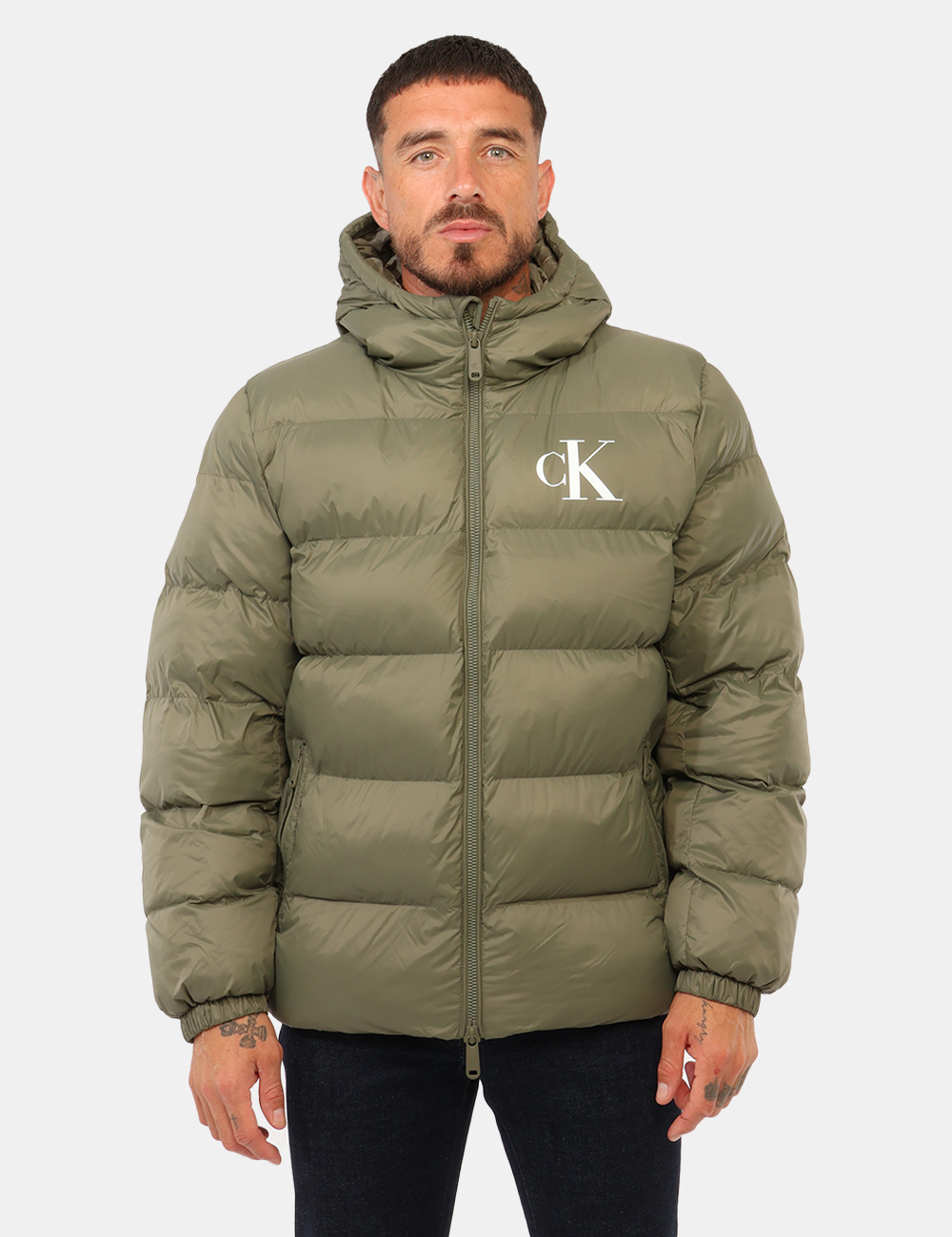 LV04RG513G_LDY_AI26_7 Piumino Calvin Klein Verde - Piumino CALVIN KLEIN Verde da uomo Il Piumino CALVIN KLEIN Verde da uomo è una proposta versati