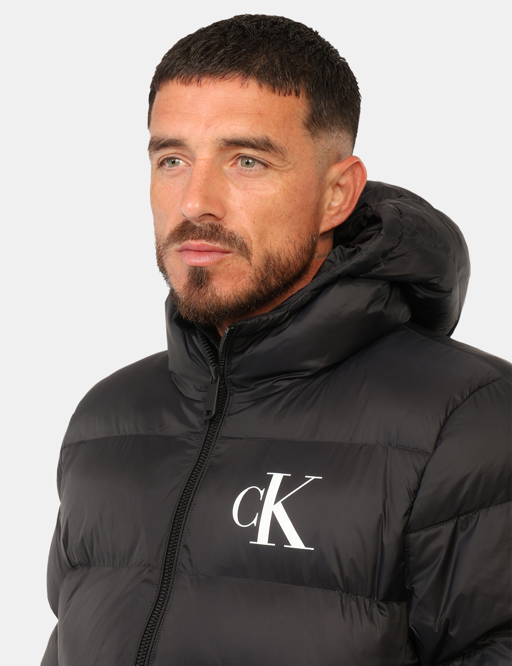 LV04RG513G_UB1_AI26_4 Piumino Calvin Klein Nero - Piumino CALVIN KLEIN Nero da uomo Il Piumino CALVIN KLEIN Nero da uomo è un capo versatile e con
