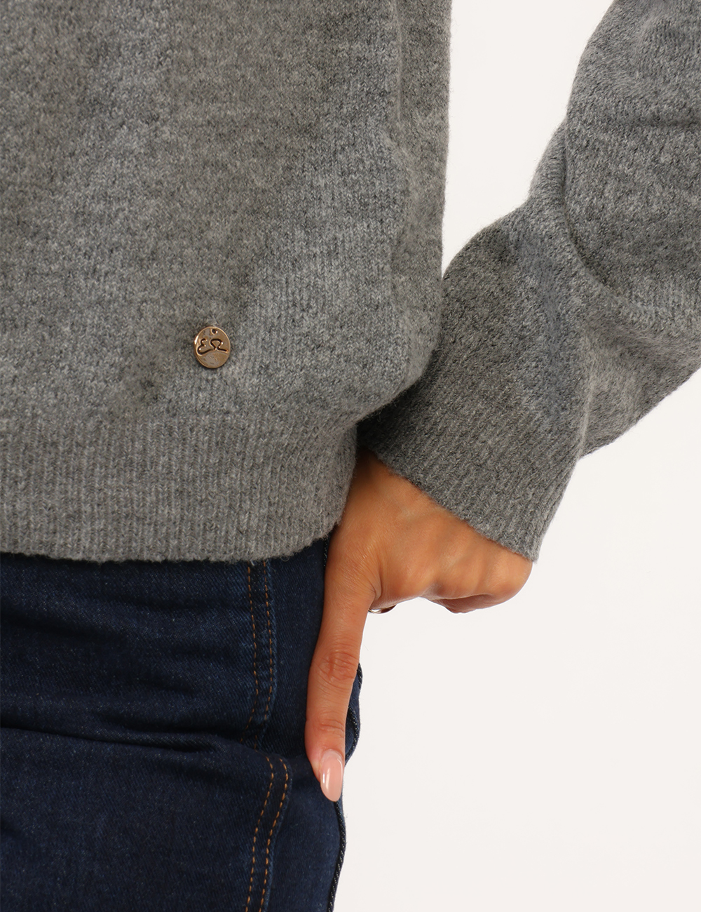 M087-BN00_GRIGIO-MELANGE_AI26_3 Maglia Yes Zee Grigia - Maglia YES ZEE Grigia da donna La Maglia YES ZEE Grigia da donna è un capo versatile e confortevole,