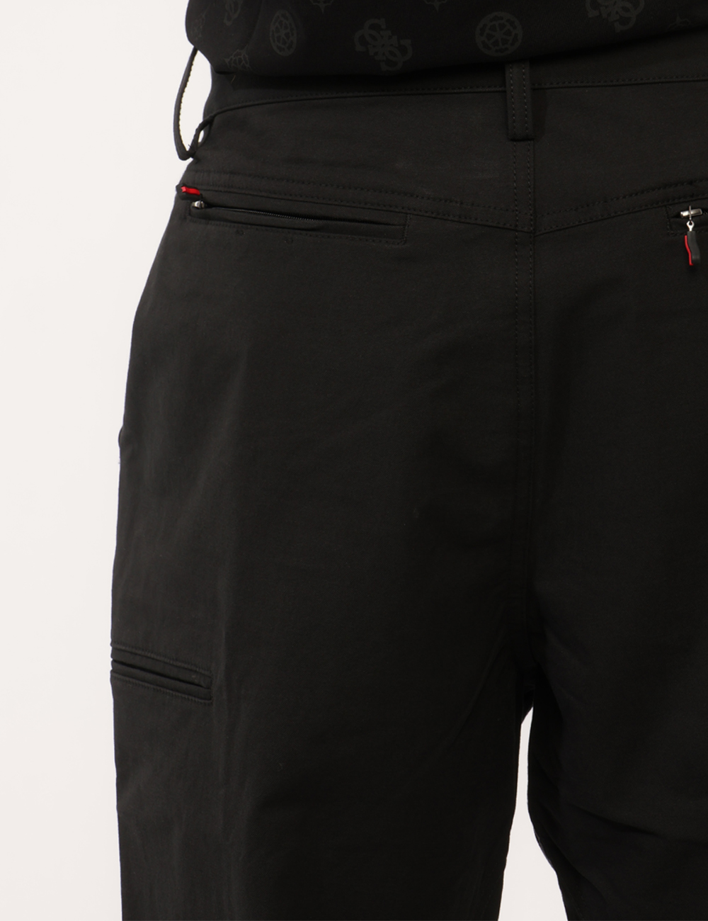 M5YB50-WHEY0-SC_JET-BLACK-A996_AI26_3 Pantalone Guess Nero - Pantalone Guess Nero da uomo Il Pantalone GUESS Nero da uomo è un capo versatile e contemporaneo, ide
