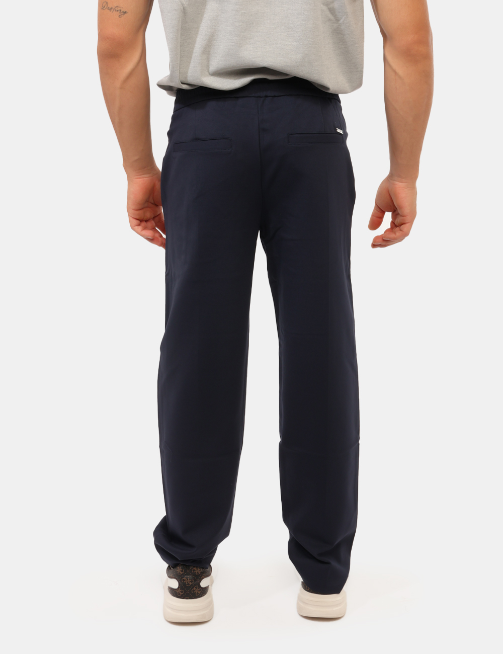 M6GB08-K3198-SC_SMART-BLUE_AI26_2 Pantaloni Guess Blu - Pantaloni Guess Blu da uomo I Pantaloni GUESS Blu da uomo sono un capo versatile e contemporaneo, pens
