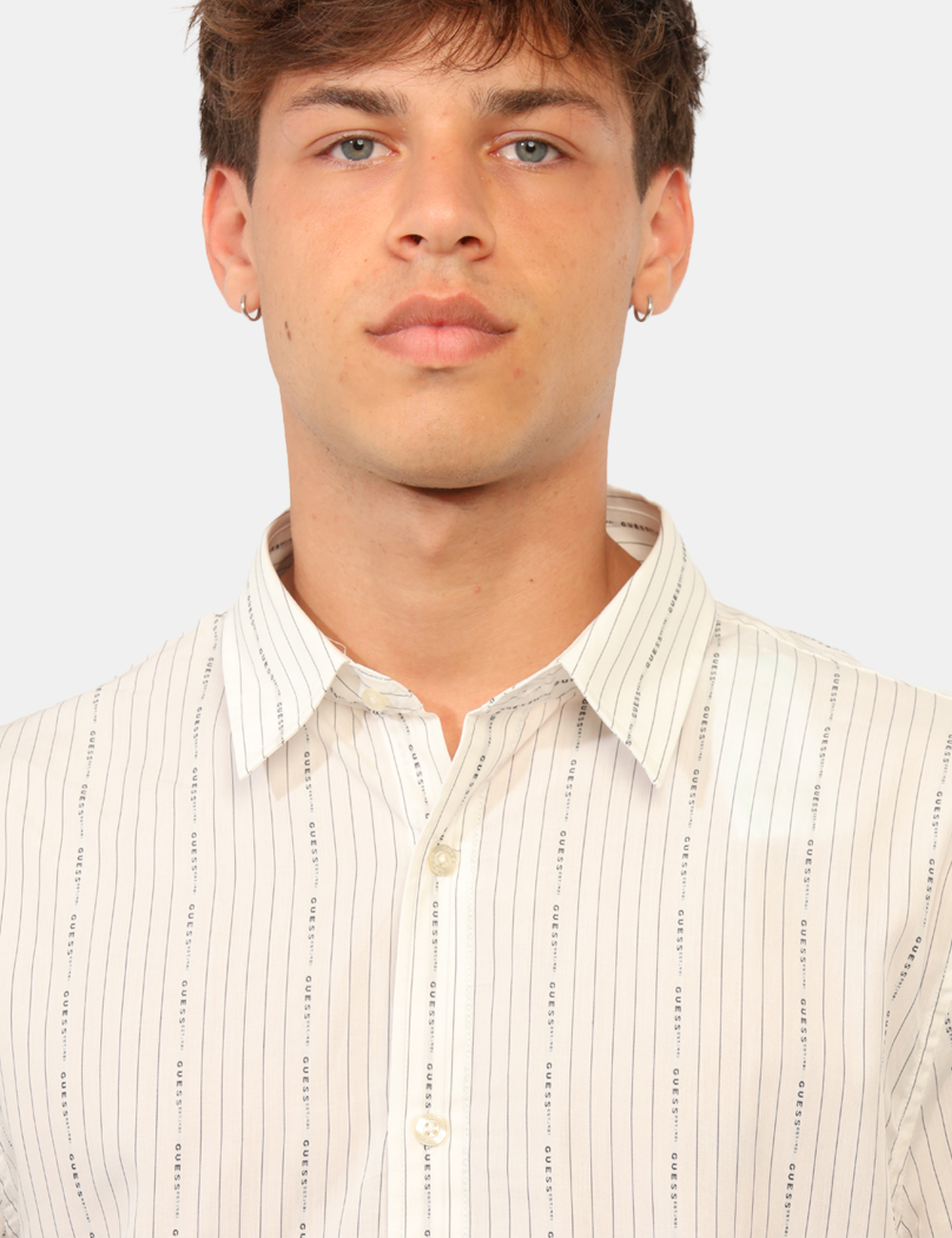 M6RH71-WK001-SC_SALT-GREY-BLK-STRIPE_AI26_5 Camicia Guess Bianca - Camicia Guess Bianca da uomo La Camicia GUESS Bianca da uomo è un capo versatile e contemporaneo, ide