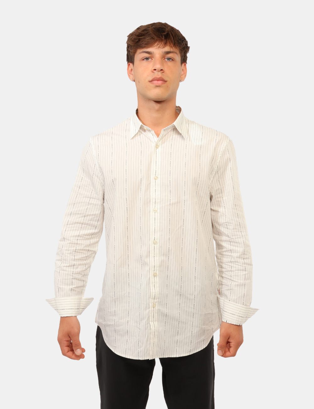 M6RH71-WK001-SC_SALT-GREY-BLK-STRIPE_AI26_7 Camicia Guess Bianca - Camicia Guess Bianca da uomo La Camicia GUESS Bianca da uomo è un capo versatile e contemporaneo, ide