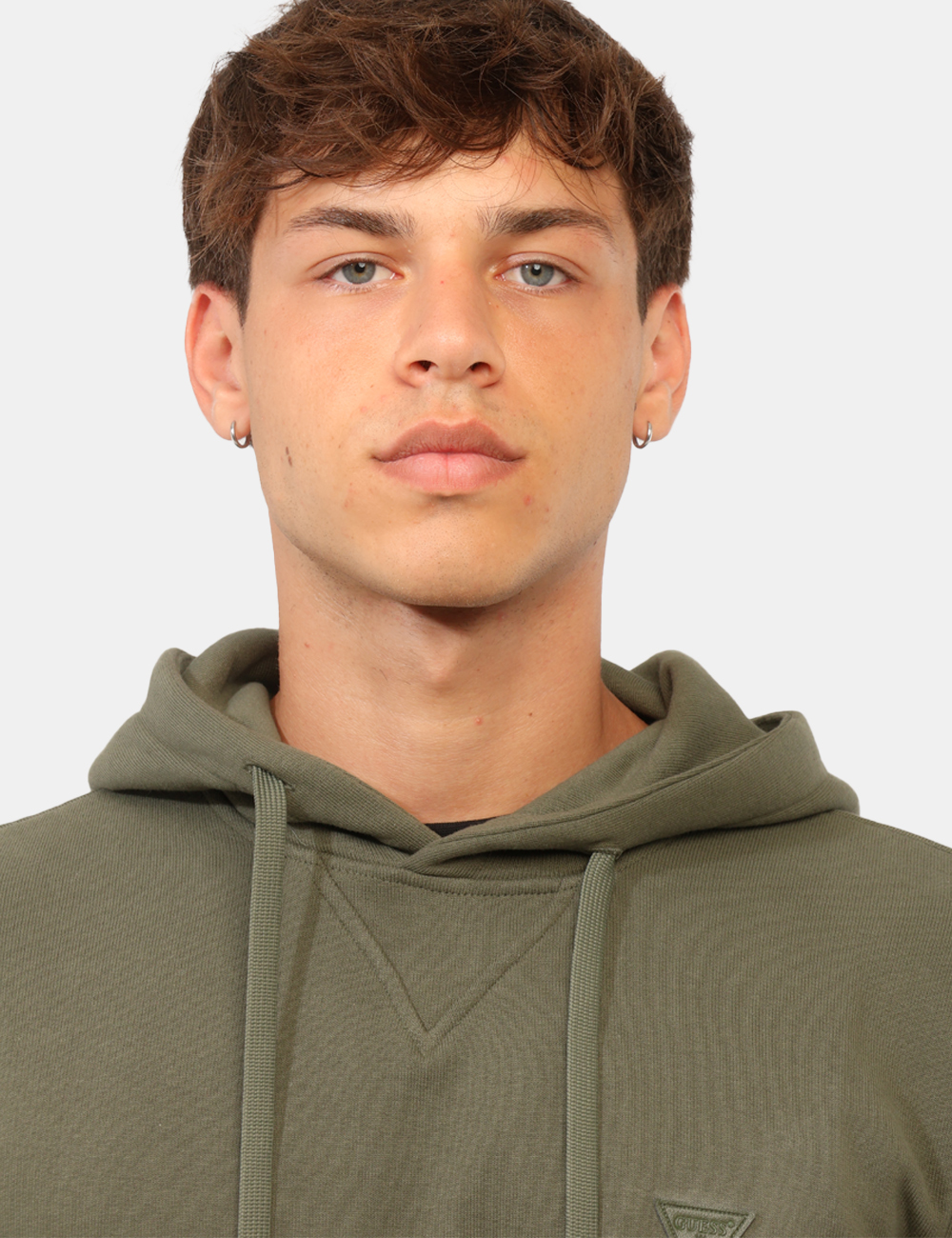 M6RQ36-KCN01-SC_GREEN-PLANT_AI26_5 Felpa Guess Verde - Felpa Guess Verde La Felpa GUESS Verde è un capo casual e contemporaneo, ideale per completare con sempl