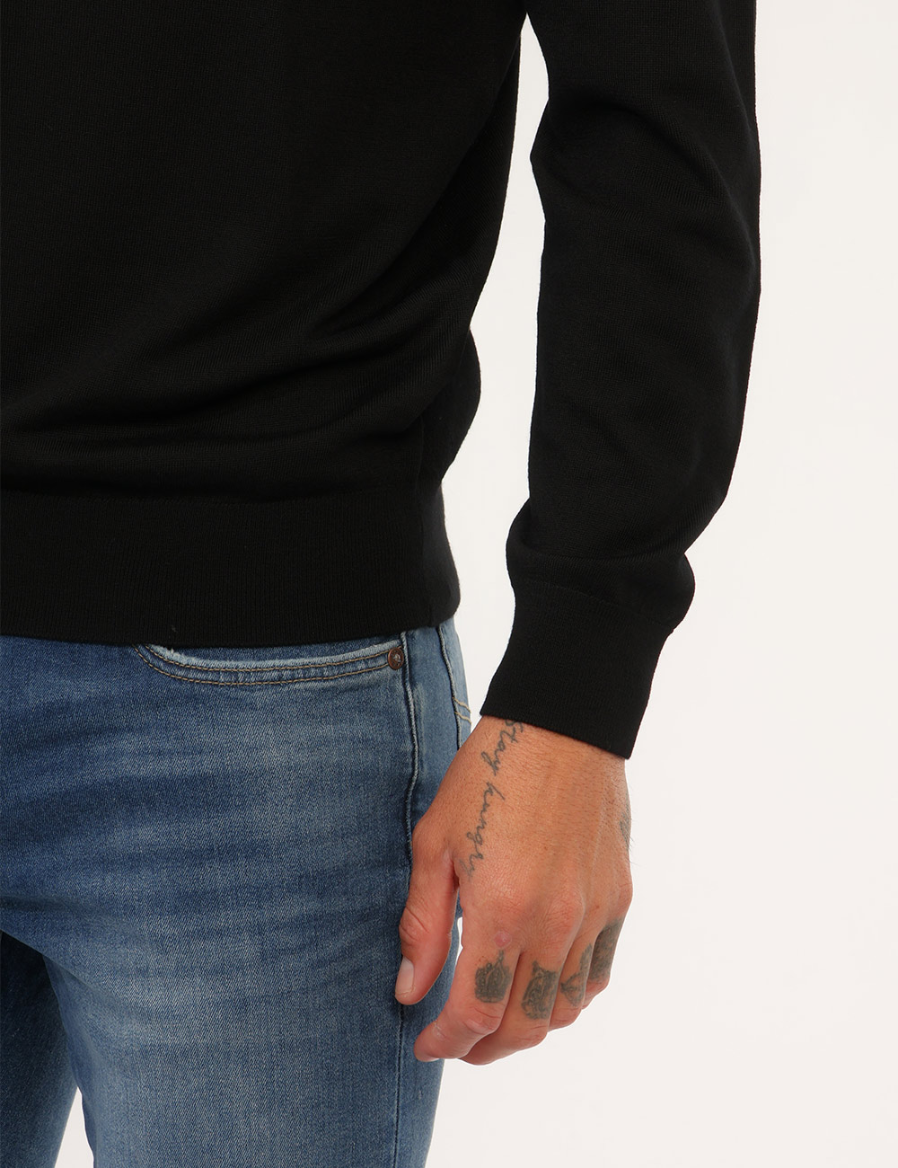 Maglia Gazzarrini Nera 100% Lana Merinos - Maglia GAZZARRINI Nera da uomo La Maglia GAZZARRINI Nera è un capo essenziale e r