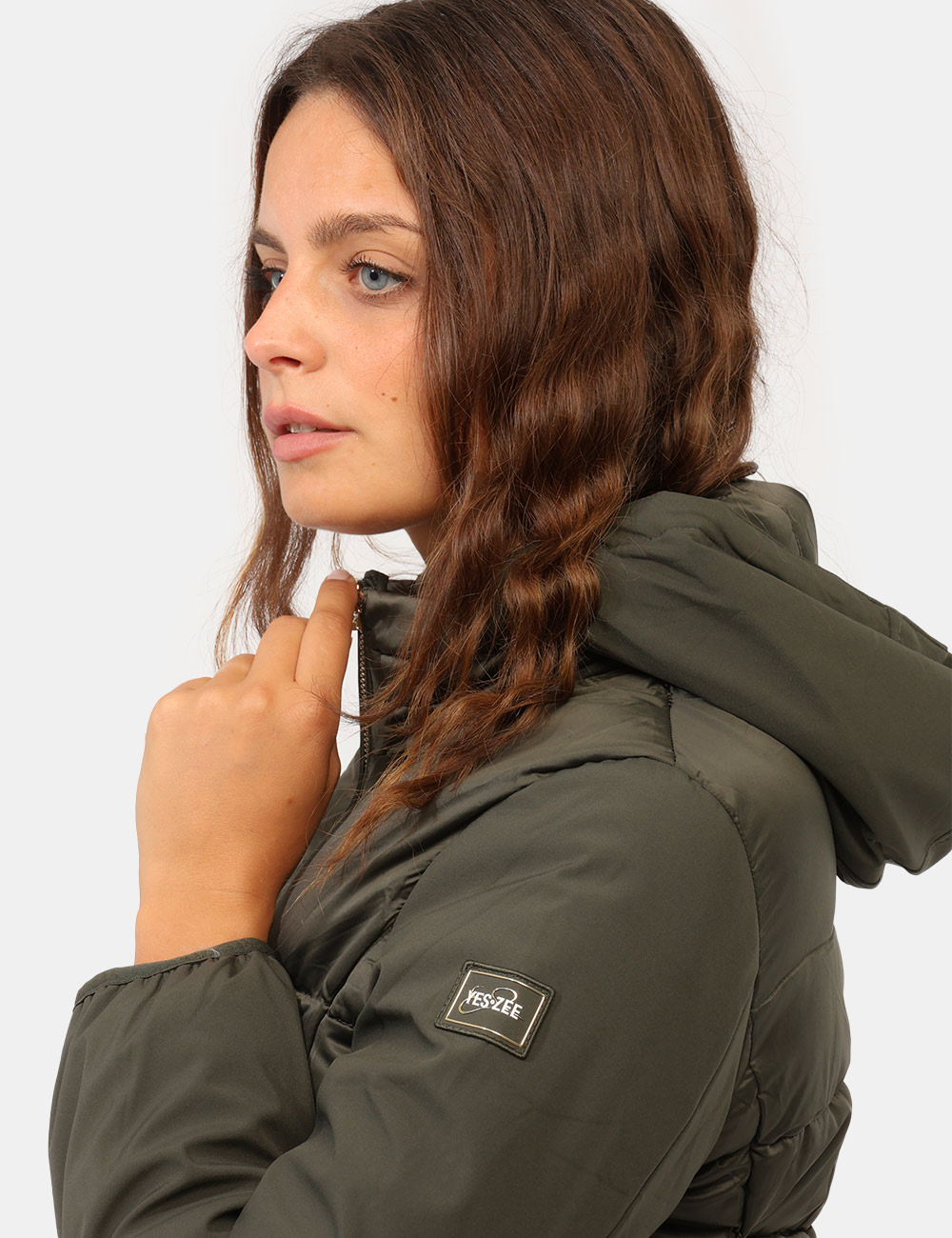 PIumino Yes Zee Verde - Piumino YES ZEE Verde da donna Il Piumino YES ZEE Verde è un capospalla versatile e contemporaneo, i