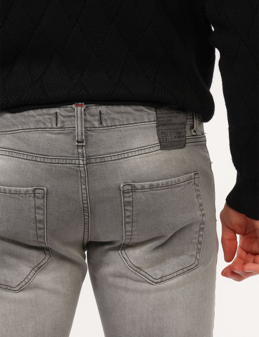 PA18TCSA26-TC881-OC_NERO-LAVATO_AI26_5 Jeans Prj22. Grigio - Jeans Prj22. Grigio da uomo Il Jeans PRJ22. Grigio da uomo è un modello contemporaneo e versatile, pen