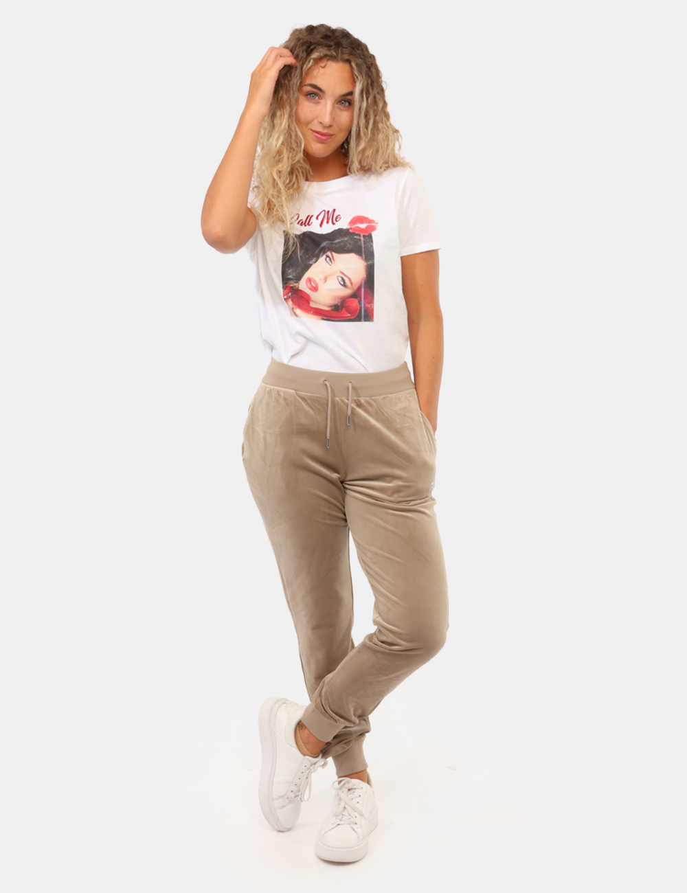 V3BB26-K0232-SC_TOTALLY-TAUPE_AI26_1 Pantalone Guess Verde - Pantalone Guess Verde da donna Il Pantalone GUESS Verde da donna è un capo dal carattere casual e co