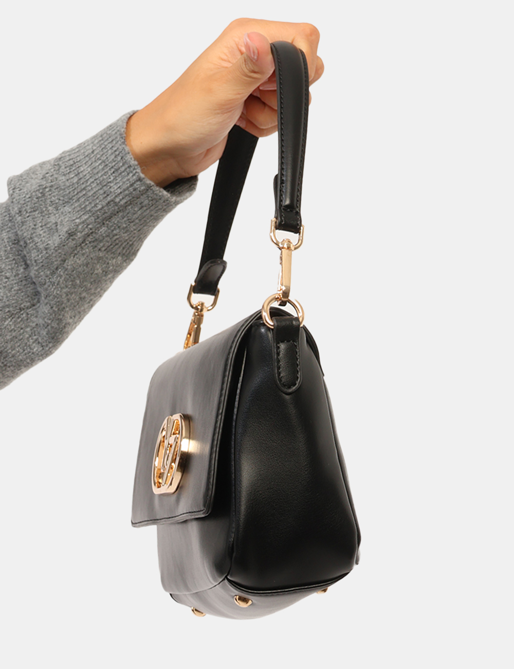 W015-AP00_NERO_AI26_5 Borsa Yes Zee Nera - Borsa YES ZEE Ner da donna La Borsa YES ZEE Nera da donna è un accessorio compatto e versatile, ideale