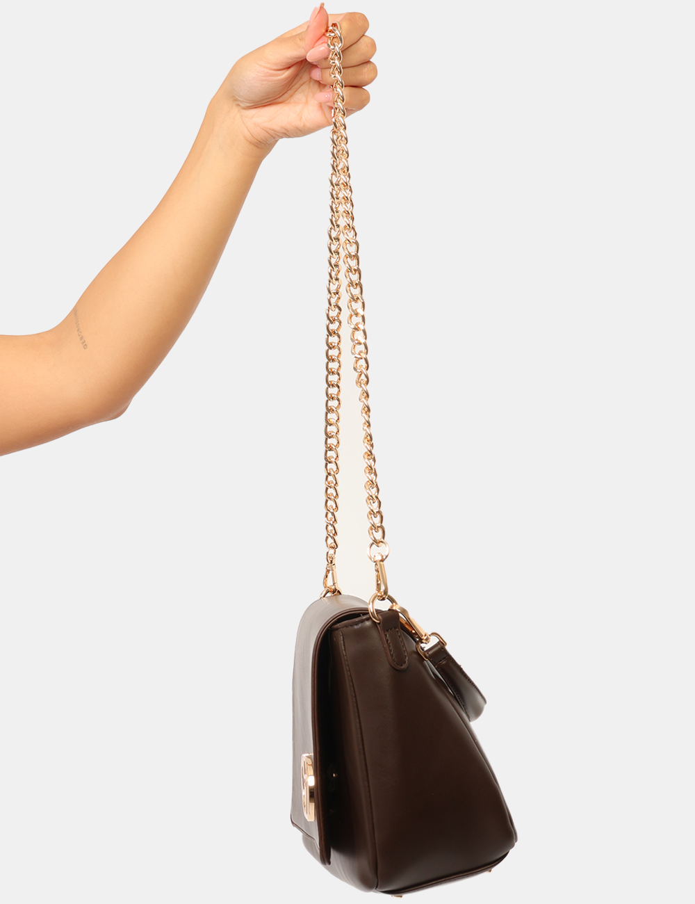 W016-AP00_MORO_AI26_5 Borsa Yes Zee Marrone - Borsa YES ZEE Marrone da donna La Borsa YES ZEE Marrone da donna è un accessorio versatile e femmini