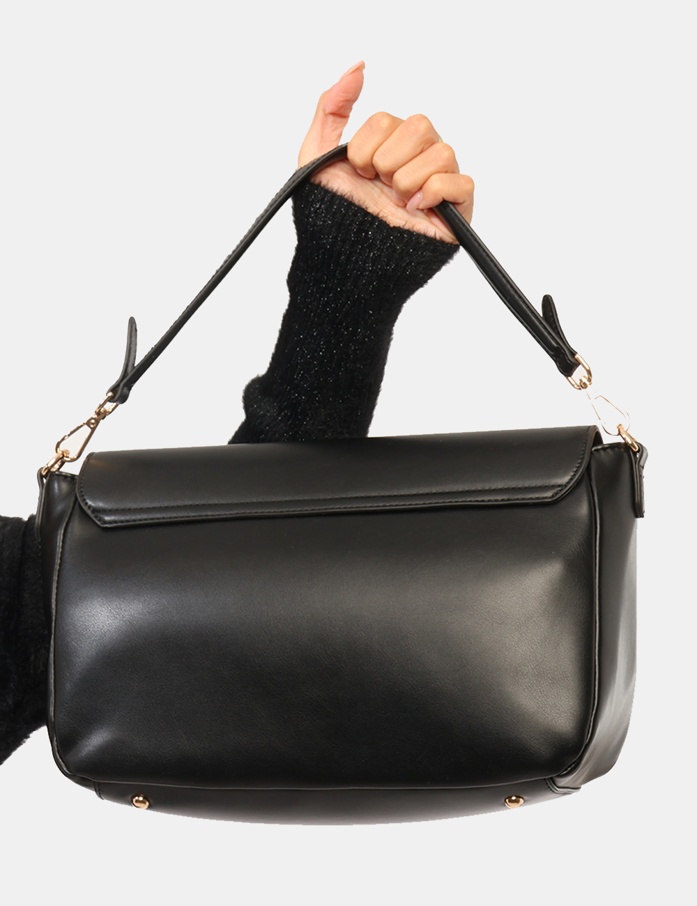 W016-AP00_NERO_AI26_4 Borsa Yes Zee Nera - Borsa YES ZEE Nera da donna La Borsa YES ZEE Nera da donna è un accessorio versatile e femminile, pensa