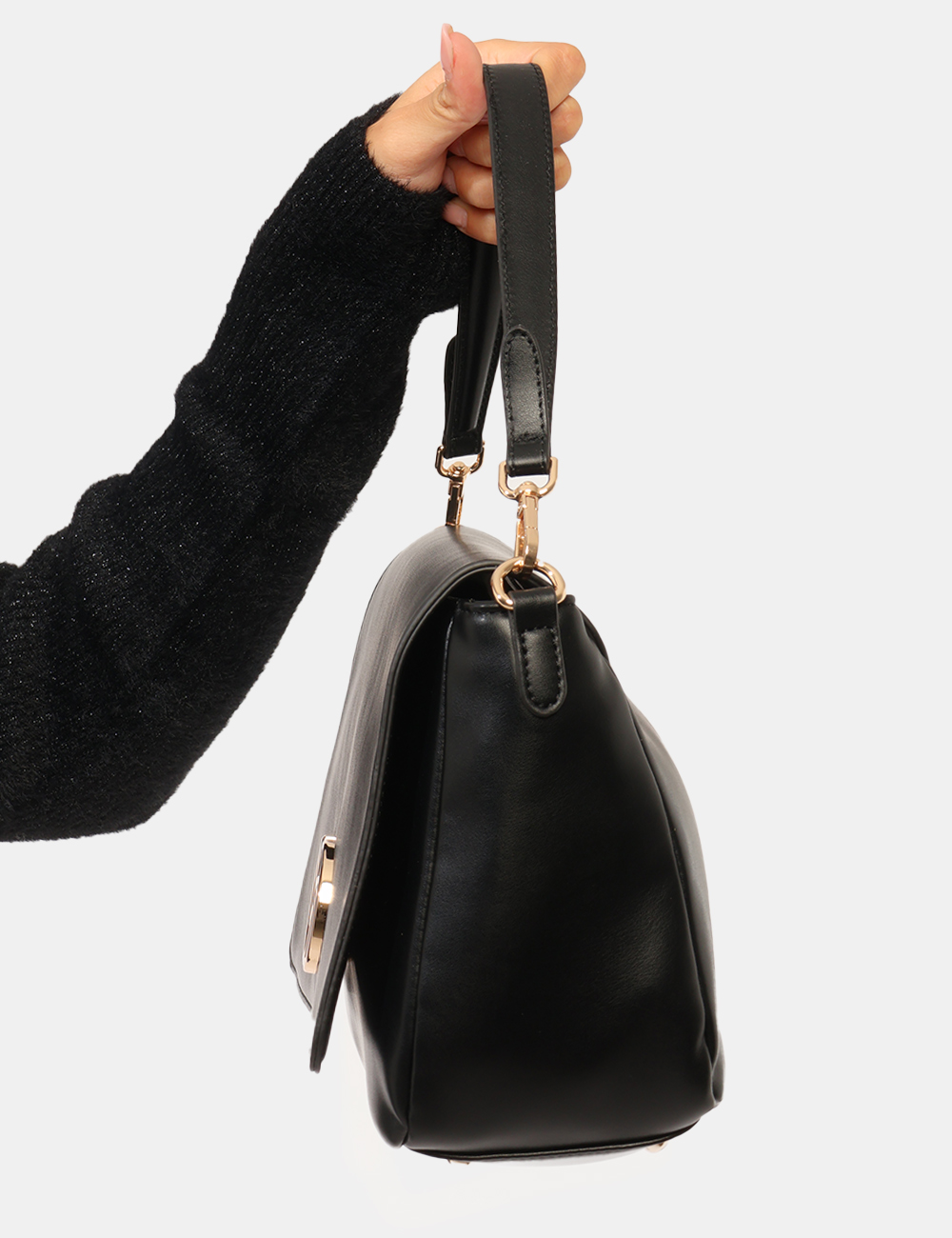 W016-AP00_NERO_AI26_5 Borsa Yes Zee Nera - Borsa YES ZEE Nera da donna La Borsa YES ZEE Nera da donna è un accessorio versatile e femminile, pensa