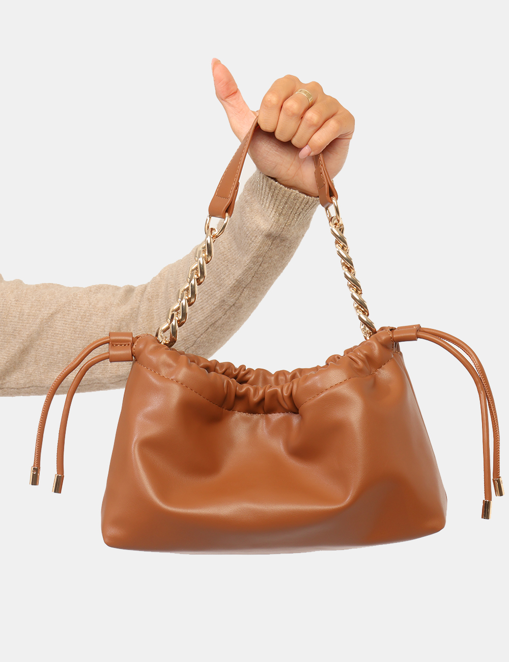 W020-AP00_COGNAC_AI26_4 Borsa Yes Zee Marrone - Borsa YES ZEE Marrone da donna La Borsa YES ZEE Marrone da donna è un accessorio femminile e versati