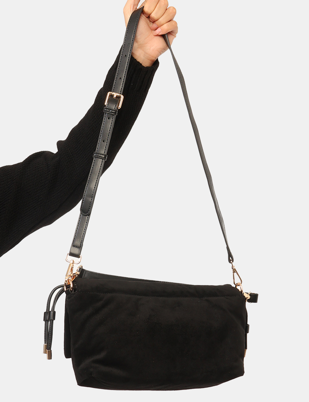 W022-AR00_NERO_AI26_3 Borsa Yes Zee Nera - Borsa YES ZEE Nera da donna La Borsa YES ZEE Nera da donna è un accessorio versatile e contemporaneo, i