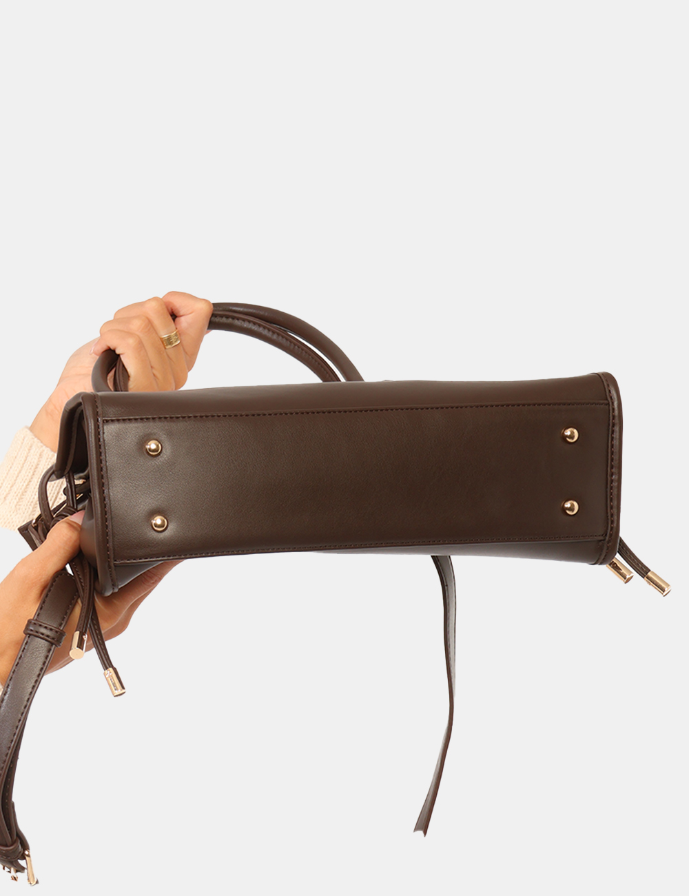 W023-AP00_MORO_AI26_3 Borsa Yes Zee Marrone - Borsa YES ZEE Marrone da donna La Borsa YES ZEE Marrone da donna è un accessorio versatile e femmini