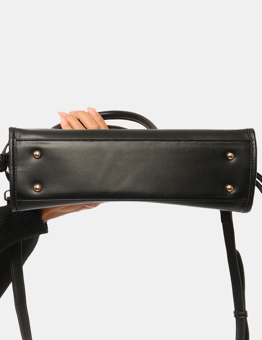 W023-AP00_NERO_AI26_3 Borsa Yes Zee Nera - Borsa YES ZEE Nera da donna La Borsa YES ZEE Nera da donna è un accessorio versatile e femminile, pensa