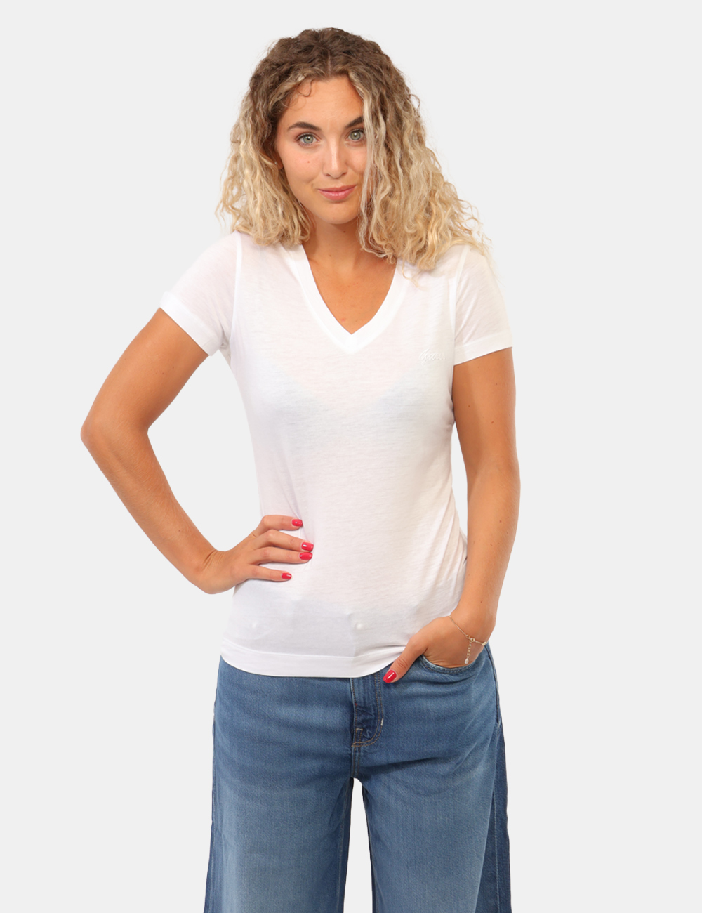 W5GP31-KCSX2-SC_PURE-WHITE_AI26_1 T-shirt Guess Bianca - T-shirt Guess Bianca da donna La T-shirt GUESS Bianca da donna è un capo essenziale e versatile, perf
