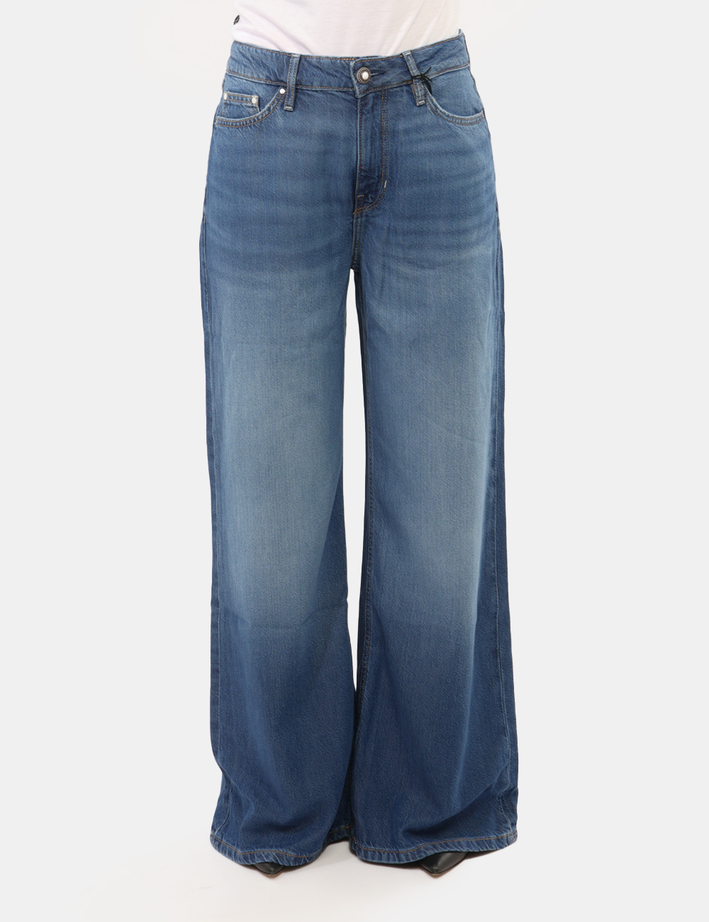 W6GA82-D0685-SC_CARTAGENA-BAY_AI26_5 Jeans Guess Azzurro - Jeans Guess Azzurro da donna Il Jeans GUESS Azzurro da donna è un modello contemporaneo e versatile, i