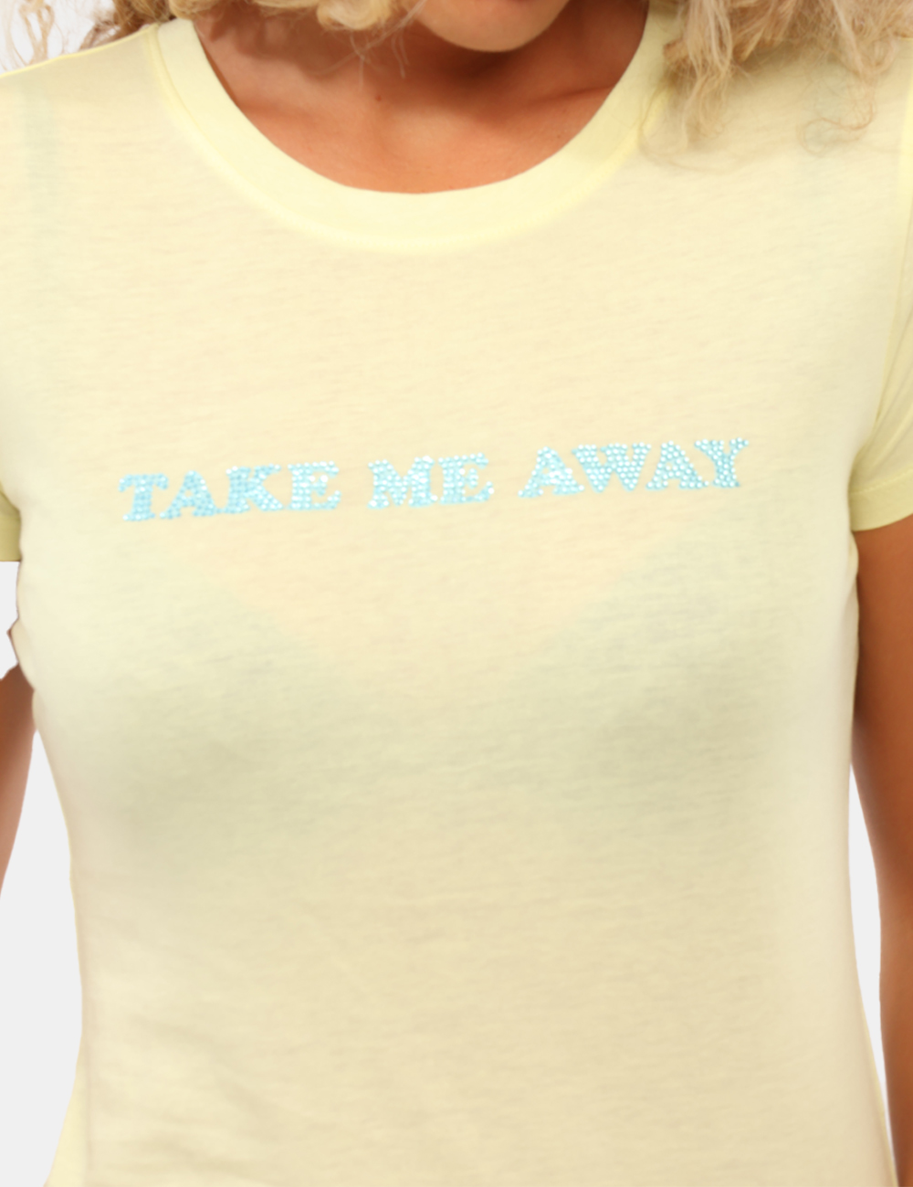 W6GI21-K3143-SC_NEW-WAX-YELLOW-MULTI_AI26_3 T-shirt Guess Gialla - T-shirt Guess Gialla da donna La T-shirt GUESS Gialla da donna è un capo luminoso e contemporaneo, pe