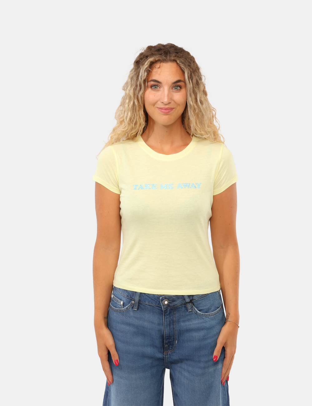 W6GI21-K3143-SC_NEW-WAX-YELLOW-MULTI_AI26_5 T-shirt Guess Gialla - T-shirt Guess Gialla da donna La T-shirt GUESS Gialla da donna è un capo luminoso e contemporaneo, pe
