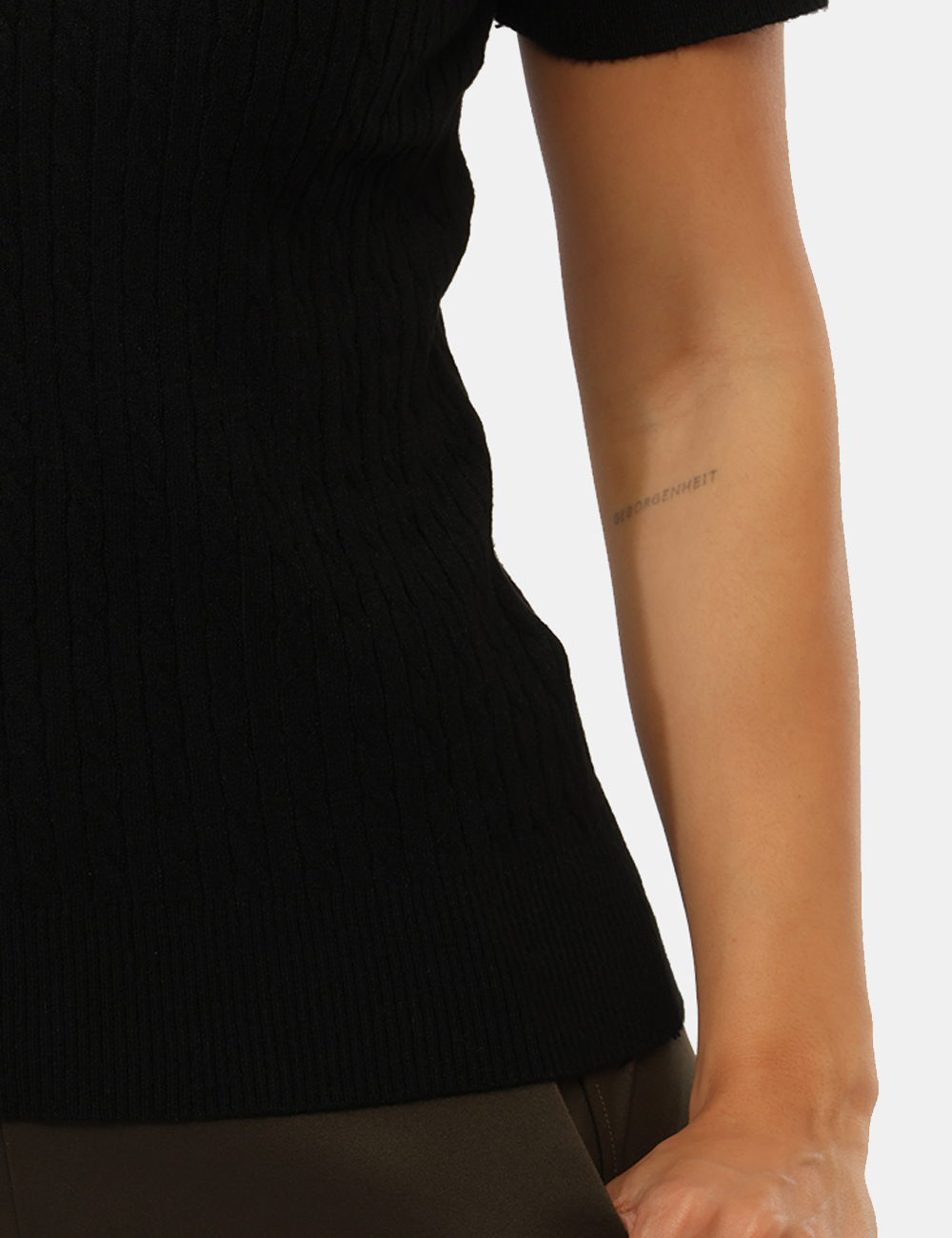 Maglia Materica Nera - Maglia Materica Nera da DonnaLa Maglia MATERICA Nera da donna è un capo raffinato e versatile, ideale