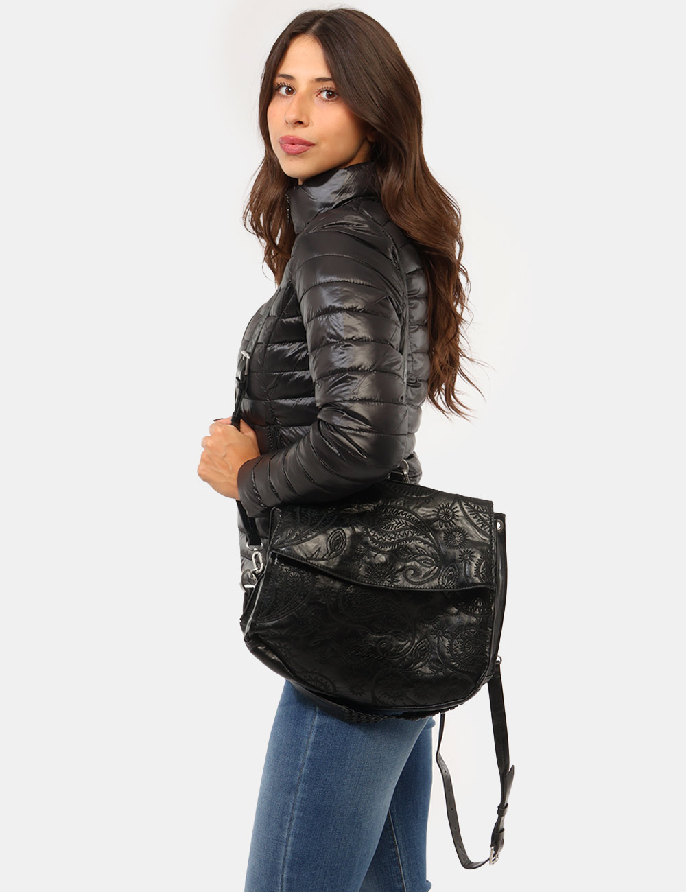 Zaino Desigual Nero - Zaino DESIGUAL Nero da donna Lo Zaino DESIGUAL Nero da donna è un accessorio versatile e contemporaneo