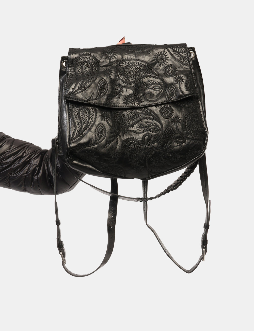 Zaino Desigual Nero - Zaino DESIGUAL Nero da donna Lo Zaino DESIGUAL Nero da donna è un accessorio versatile e contemporaneo