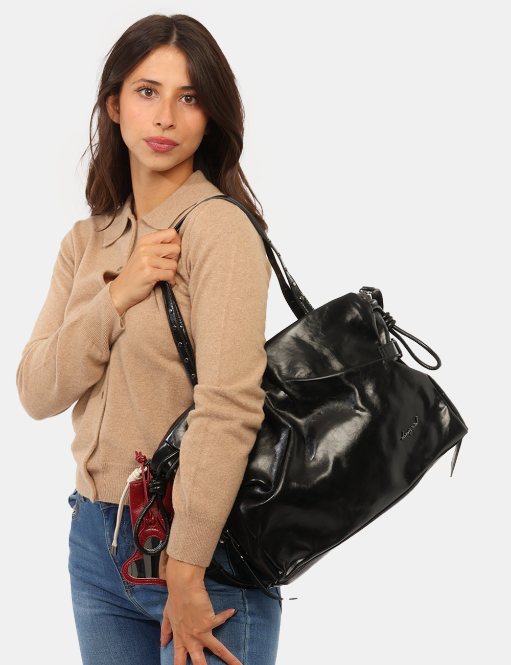 Borsa Desigual Nera - Borsa DESIGUAL Nera da donna La Borsa DESIGUAL Nera da donna è un accessorio versatile e contemporaneo