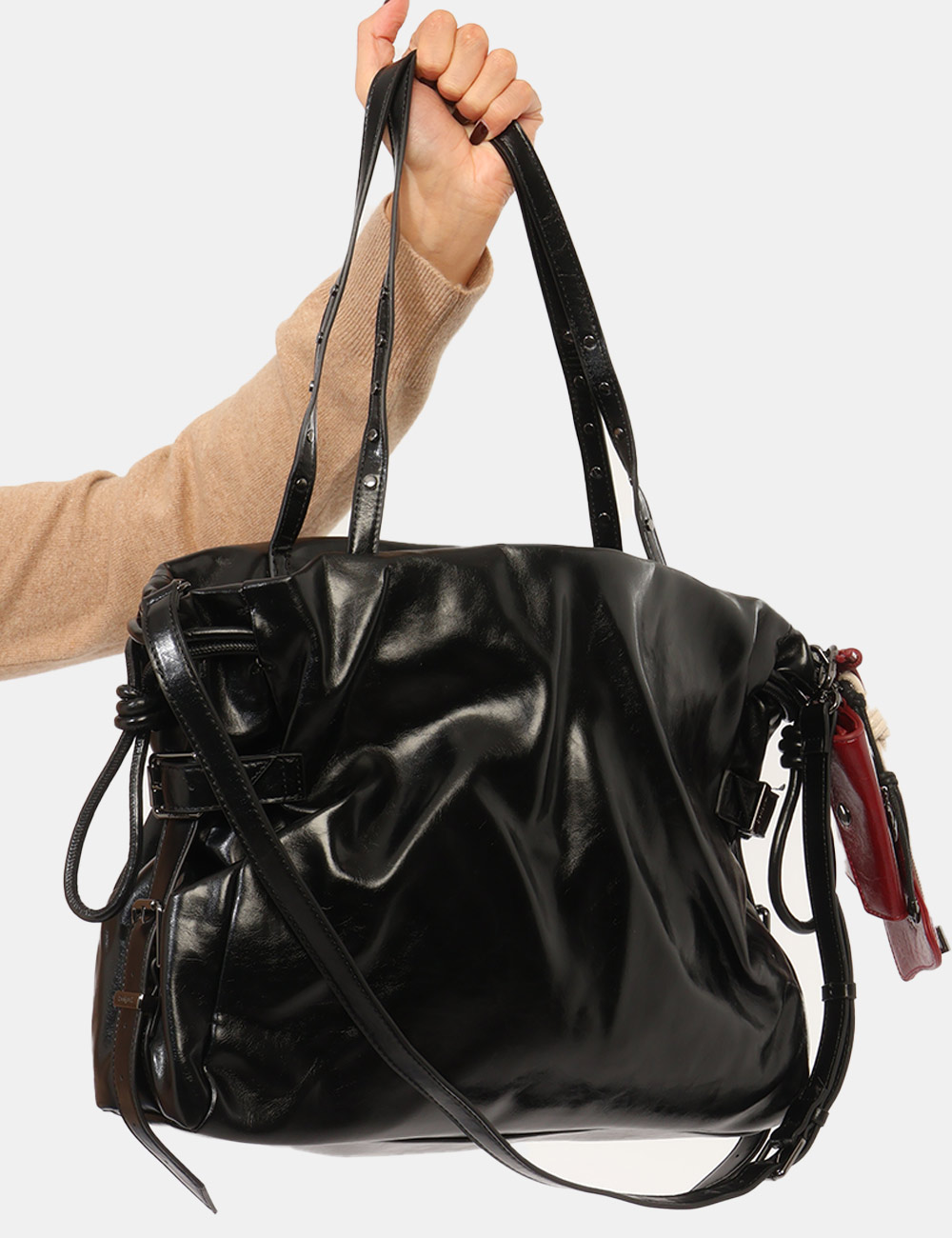 Borsa Desigual Nera - Borsa DESIGUAL Nera da donna La Borsa DESIGUAL Nera da donna è un accessorio versatile e contemporaneo