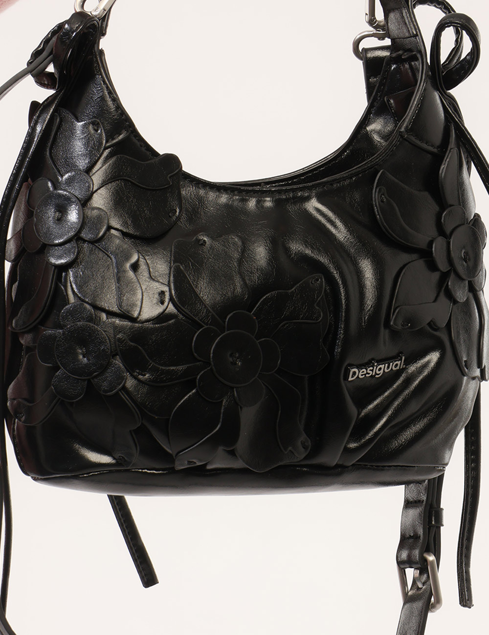 Borsa Desigual Nera - Borsa DESIGUAL Nera da donna La Borsa DESIGUAL Nera da donna è un accessorio compatto e versatile, pen