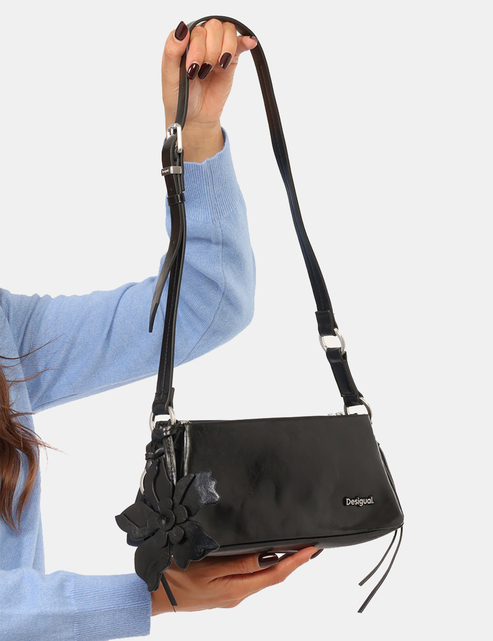 Borsa Desigual Nera - Borsa DESIGUAL Nera da donna La Borsa DESIGUAL Nera da donna è un accessorio compatto e contemporaneo,