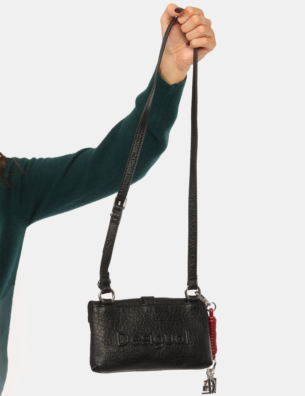 Borsa Desigual Nera - Borsa DESIGUAL Nera da donna La Borsa DESIGUAL Nera da donna è un accessorio compatto e versatile, pen