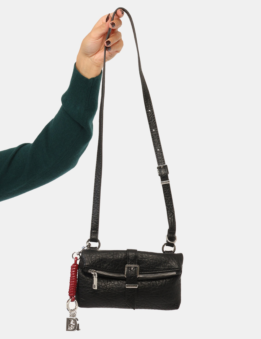 Borsa Desigual Nera - Borsa DESIGUAL Nera da donna La Borsa DESIGUAL Nera da donna è un accessorio compatto e versatile, pen