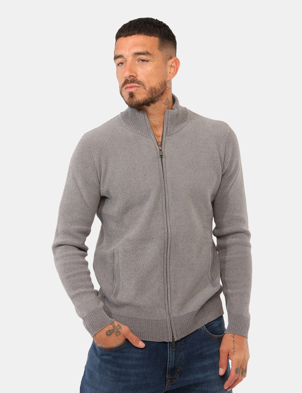 Maglia Prj22. Grigia - Maglia PRJ22. Grigia da UomoLa maglia PRJ22. grigia da uomo è un capo versatile e contemporaneo, idea