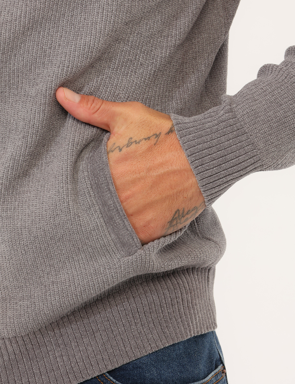 Maglia Prj22. Grigia - Maglia PRJ22. Grigia da UomoLa maglia PRJ22. grigia da uomo è un capo versatile e contemporaneo, idea