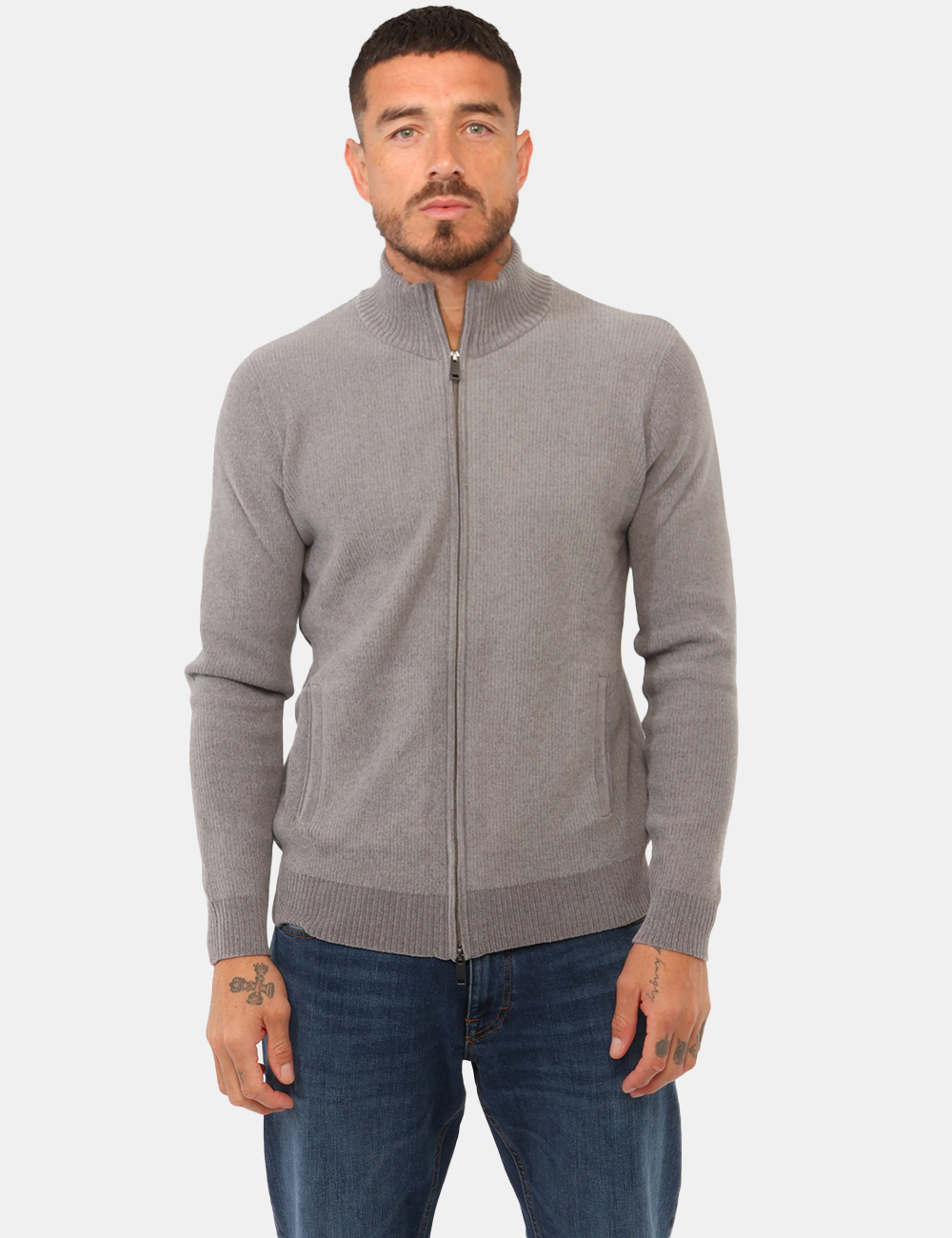 Maglia Prj22. Grigia - Maglia PRJ22. Grigia da UomoLa maglia PRJ22. grigia da uomo è un capo versatile e contemporaneo, idea
