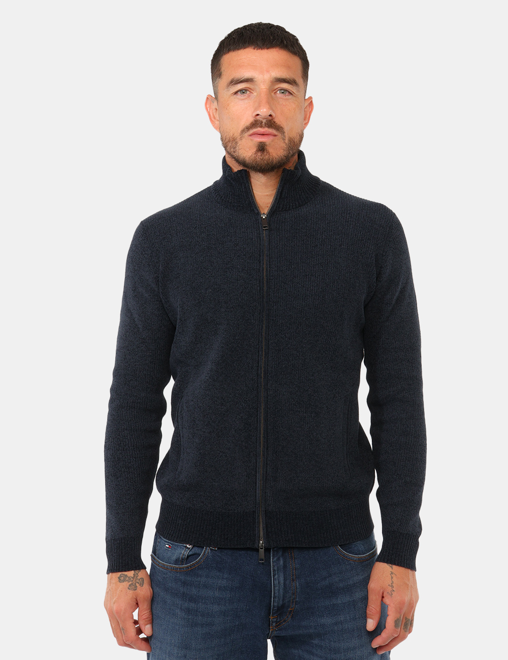 Maglia Prj22. Blu - Maglia PRJ22. Blu da UomoLa maglia PRJ22. blu da uomo è un capo versatile e contemporaneo, ideale per af