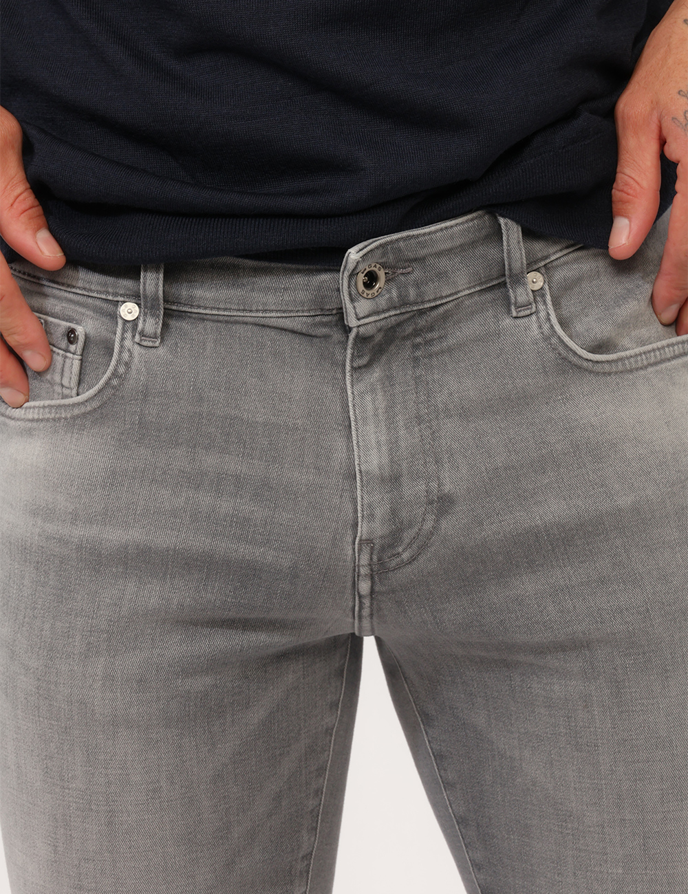 Jeans Gas Grigio - Jeans GAS Grigio da UomoI Jeans GAS Grigio da uomo sono la scelta ideale per chi desidera un capo versati