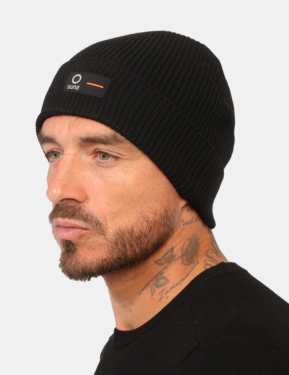 Cappello Suns Nero - Cappello SUNS Nero da uomo Il Cappello SUNS Nero da uomo è un accessorio versatile e contemporaneo, ide