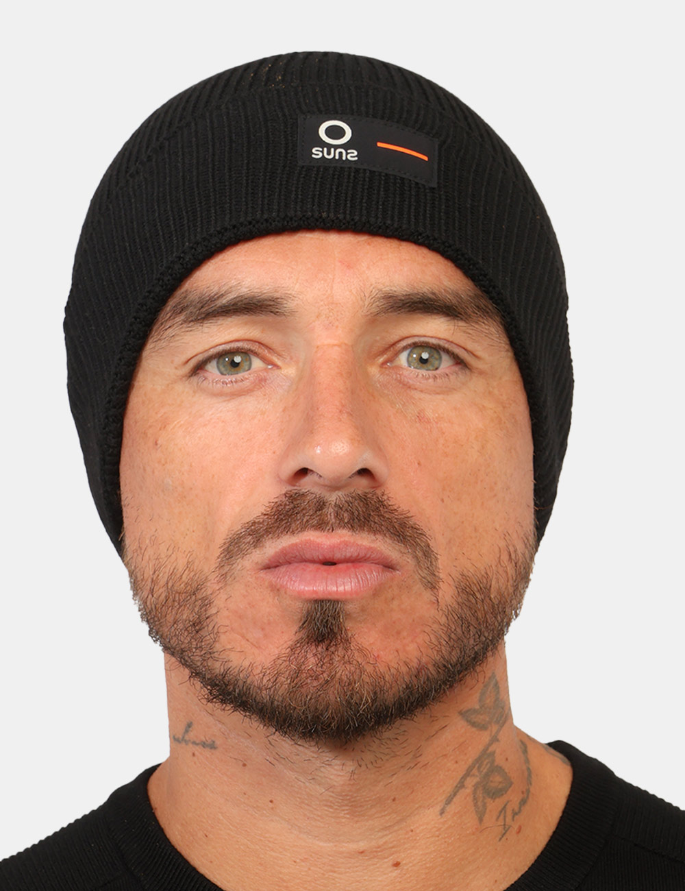 Cappello Suns Nero - Cappello SUNS Nero da uomo Il Cappello SUNS Nero da uomo è un accessorio versatile e contemporaneo, ide
