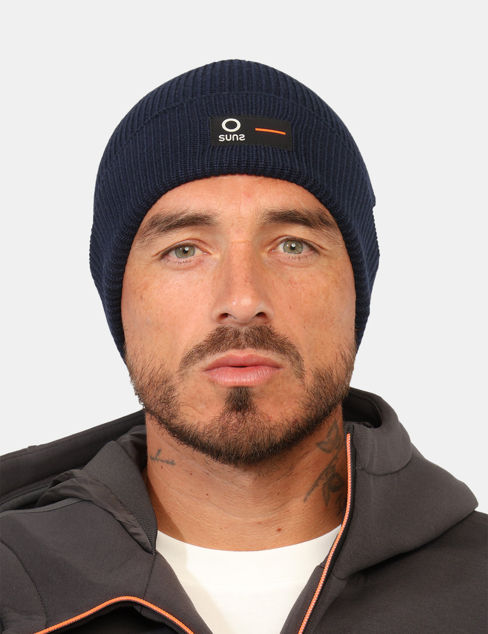 Cappello Suns Blu - Cappello SUNS Blu da uomo Il Cappello SUNS Blu da uomo è un accessorio versatile e contemporaneo, pensat