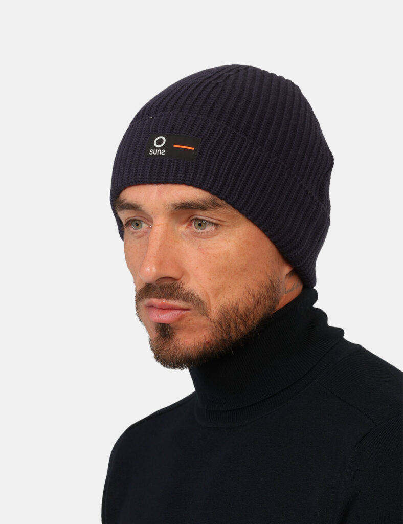 Cappello Suns Blu - Cappello SUNS Blu da uomo Il Cappello SUNS Blu da uomo è un accessorio versatile e contemporaneo, ideale