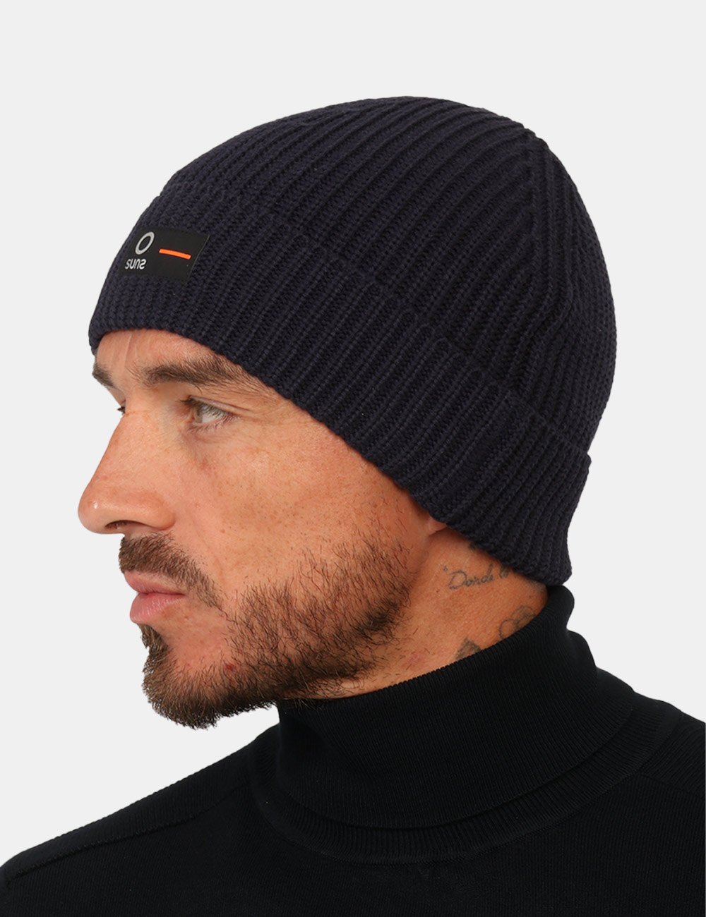 Cappello Suns Blu - Cappello SUNS Blu da uomo Il Cappello SUNS Blu da uomo è un accessorio versatile e contemporaneo, ideale