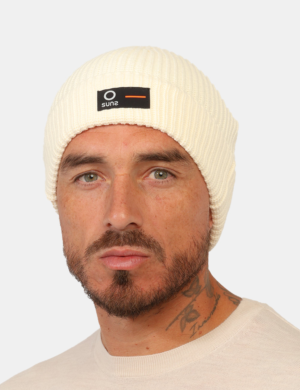 Cappello Suns Bianco - Cappello SUNS Bianco da uomo Il Cappello SUNS Bianco da uomo è un accessorio contemporaneo e versatil