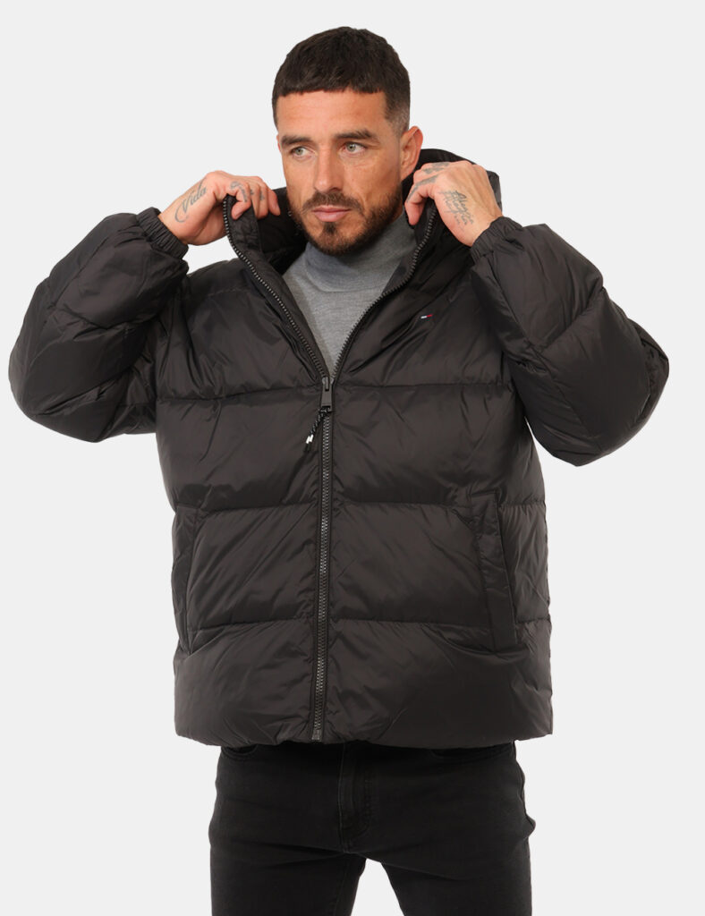 Piumino Tommy Hilfiger Nero - Piumino Tommy Hilfiger Nero da UomoIl Piumino Tommy Hilfiger Nero da uomo è un capospalla vers