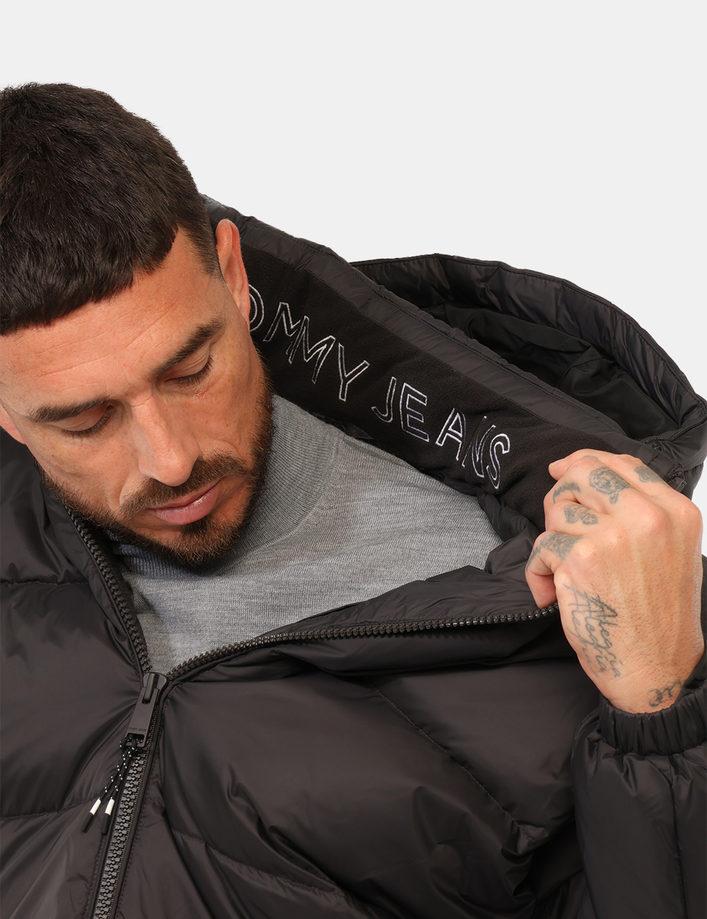Piumino Tommy Hilfiger Nero - Piumino Tommy Hilfiger Nero da UomoIl Piumino Tommy Hilfiger Nero da uomo è un capospalla vers