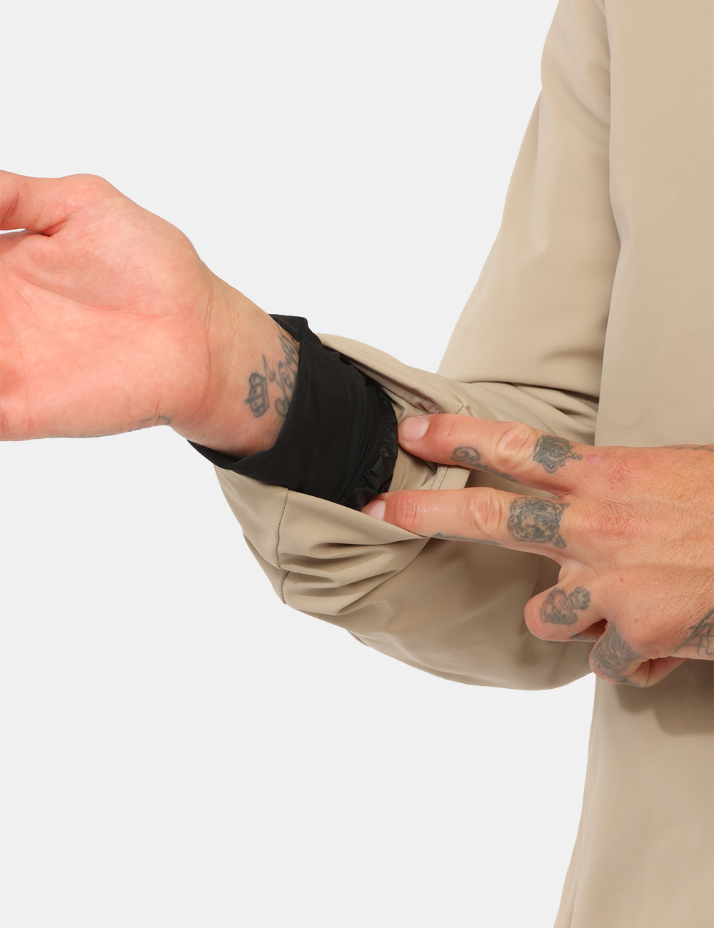 Piumino Suns Beige - Piumino SUNS Beige da uomo Il Piumino SUNS Beige da uomo è un capo versatile e contemporaneo, pensato p