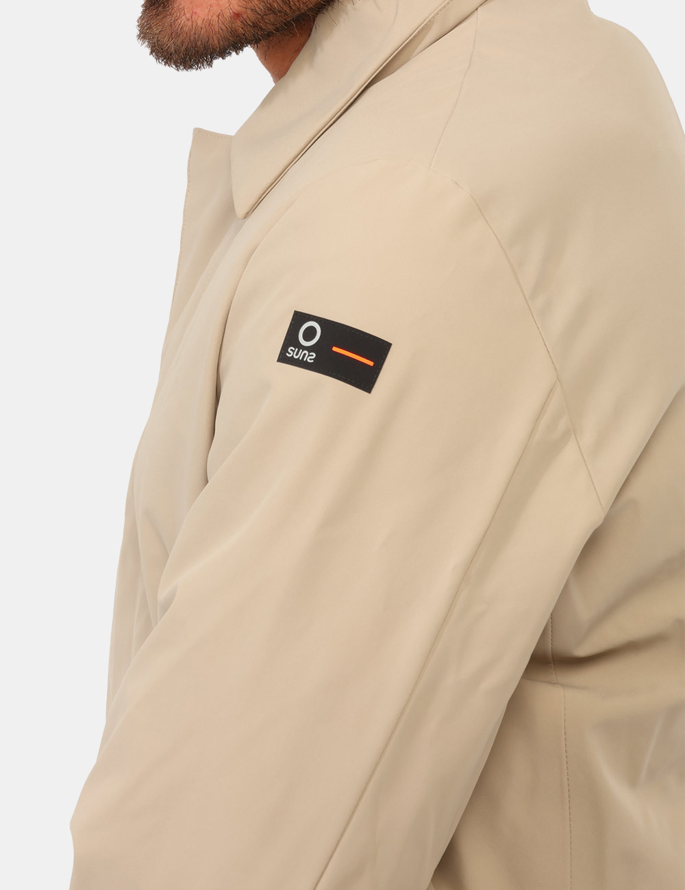 Piumino Suns Beige - Piumino SUNS Beige da uomo Il Piumino SUNS Beige da uomo è un capo versatile e contemporaneo, pensato p