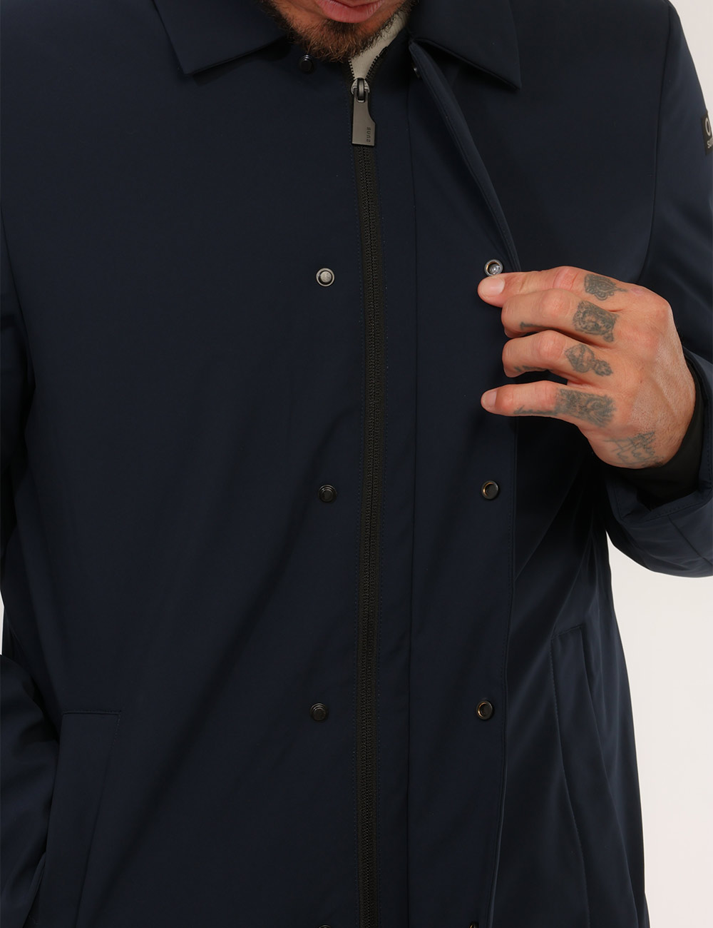 Piumino Suns Blu - Piumino SUNS Blu da uomo Il Piumino SUNS Blu da uomo è un capospalla versatile e contemporaneo, pensato p